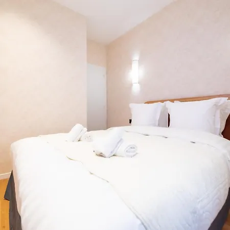 Cia - Nation - Lovely Parisian Escape * Paris